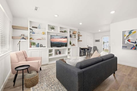 Benton Blue-Half Mi to Downtown-Perfect for Bikers House in Rogers