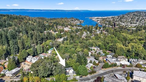 Property building, Nearby landmark, Bird's eye view, Sea view, Location