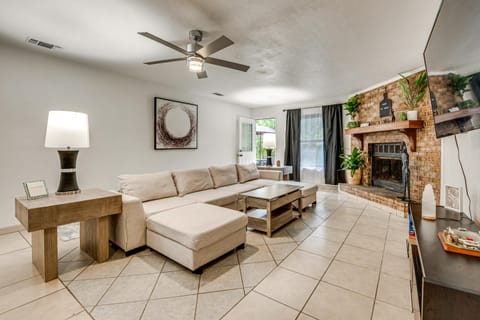 Group-Friendly Rental 5 Mi to Dtwn Tallahassee! Apartment in Tallahassee