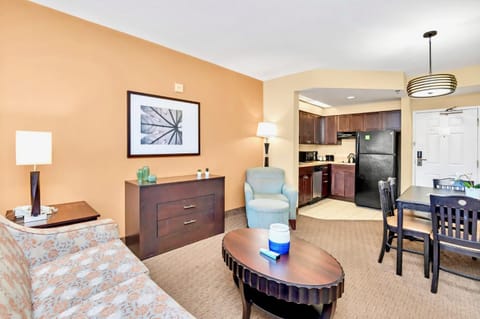 Kitchen or kitchenette, Living room, Seating area, Dining area, air conditioner