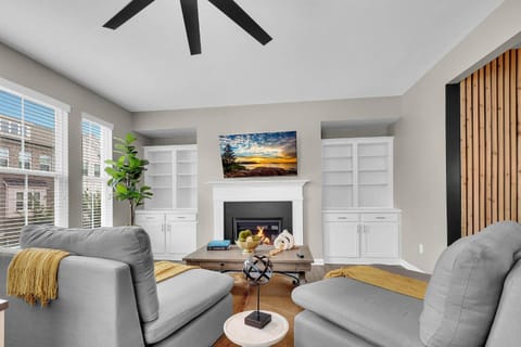 TV and multimedia, Living room, Seating area, Entertainment, fireplace
