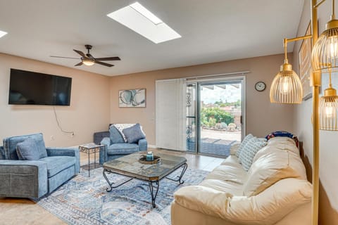 Quiet Townhome with Mountain Views in Green Valley House in Green Valley