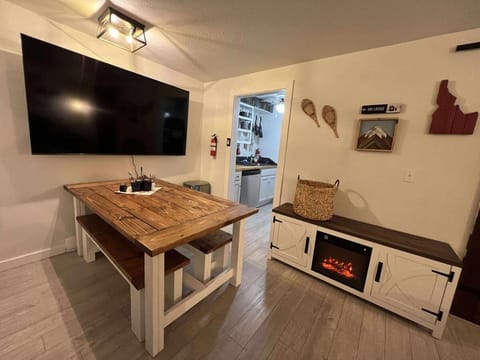 TV and multimedia, Dining area