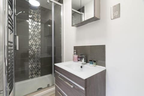 Shower, Bathroom