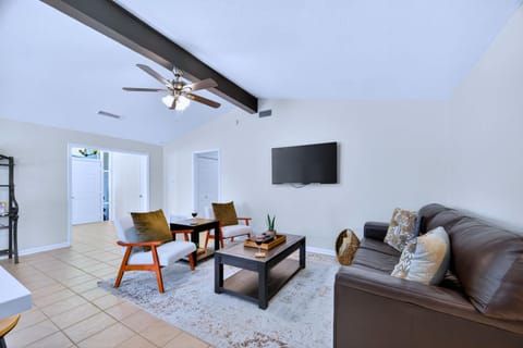 Spacious Family Home BBQ and Outdoor Area House in La Porte