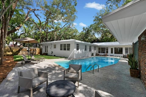 Memory Lane Cozy Home with Pool Lush South Miami House in Coconut Grove
