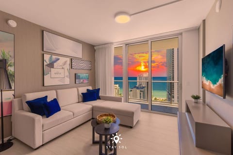 Luxury 2BR Apt With Ocean View Pool & Amenities Apartment in Hollywood Beach