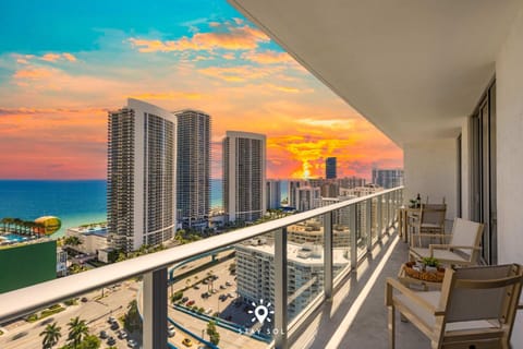 Luxury 2BR Apt With Ocean View Pool & Amenities Apartment in Hollywood Beach