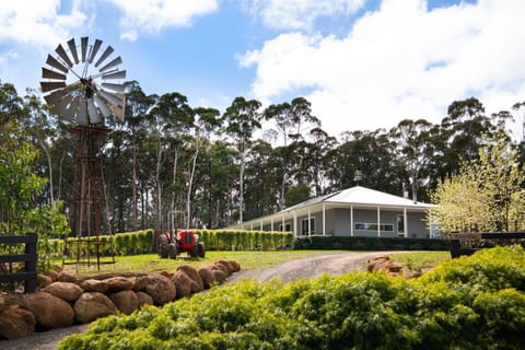Nearby landmark, Garden