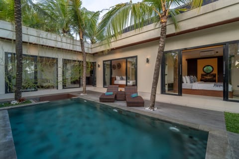 Pool view, Swimming pool, sunbed