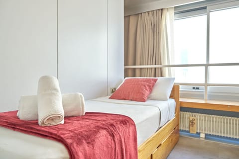 Bed, Photo of the whole room, Bedroom, towels