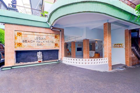 Facade/entrance