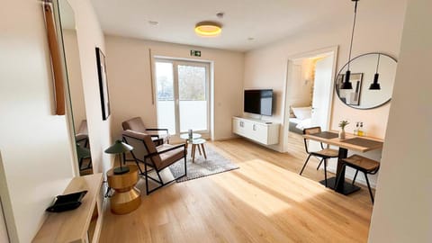 Bed, TV and multimedia, Kitchen or kitchenette, Living room, Photo of the whole room, Dining area, Bedroom