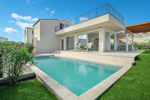 Property building, Garden, Garden view, Swimming pool