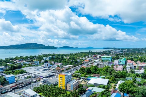 Day, Neighbourhood, Natural landscape, City view, Lake view, Mountain view, Sea view, Street view, Location