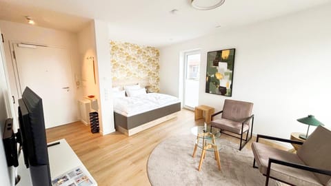 Communal lounge/ TV room, Bed, TV and multimedia, Living room, Photo of the whole room, Seating area, Dining area, Bedroom