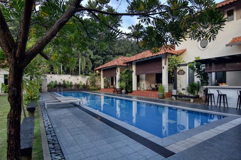 Property building, Swimming pool
