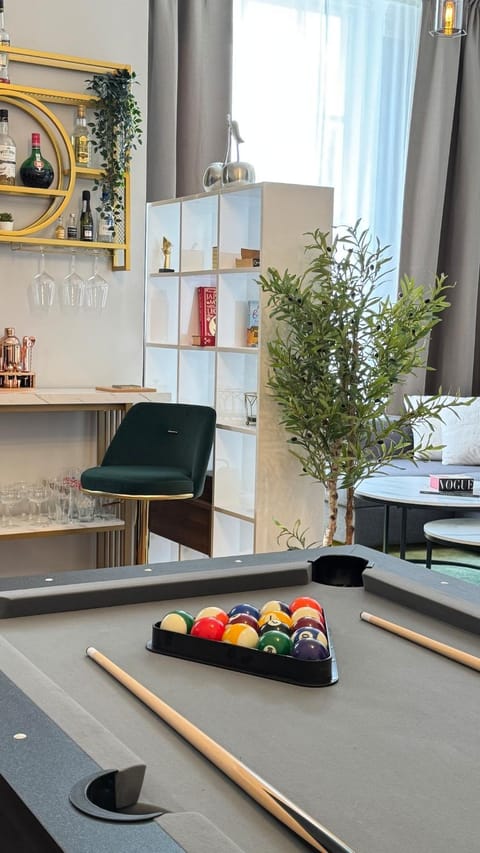 Billiard, Living room
