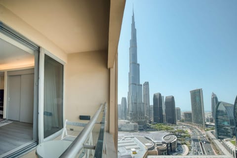 Property building, Day, View (from property/room), Balcony/Terrace, City view