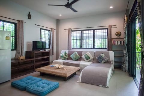 Communal lounge/ TV room, TV and multimedia, Living room, Seating area