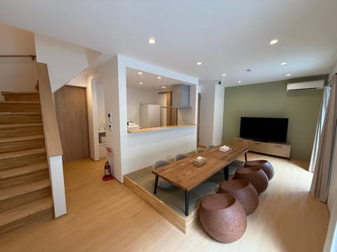 TV and multimedia, Kitchen or kitchenette, Living room, Dining area