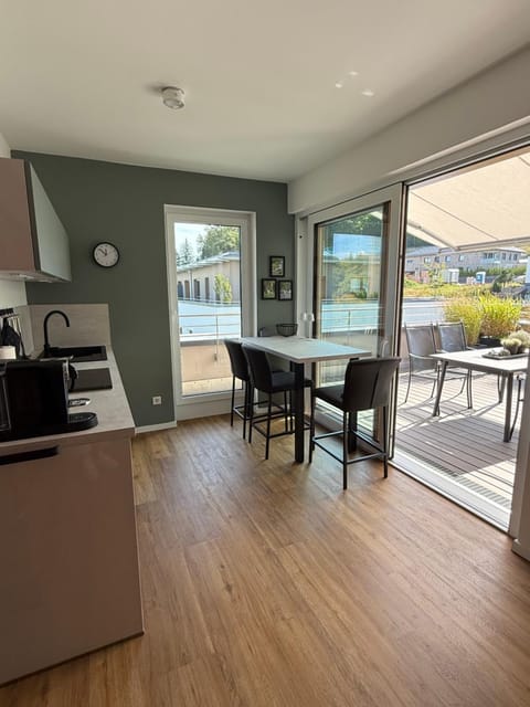 Balcony/Terrace, Kitchen or kitchenette, Dining area