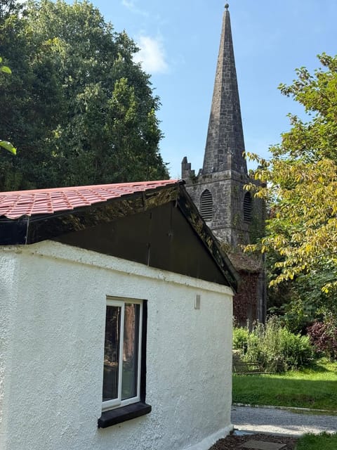 Property building, Day, Garden, Garden view, Landmark view