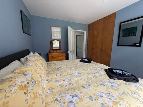 Bed, Photo of the whole room, Bedroom, wardrobe