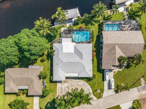 Property building, Day, Bird's eye view, River view, Swimming pool
