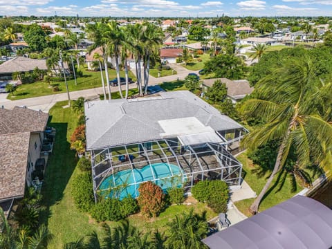 Property building, Day, Bird's eye view, Swimming pool, Swimming pool