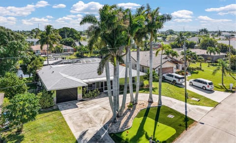 Property building, Day, Bird's eye view, Parking