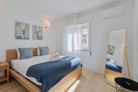 Bed, Photo of the whole room, Bedroom, towels, air conditioner