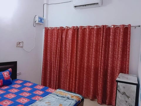 Bed, Photo of the whole room, Bedroom, air conditioner