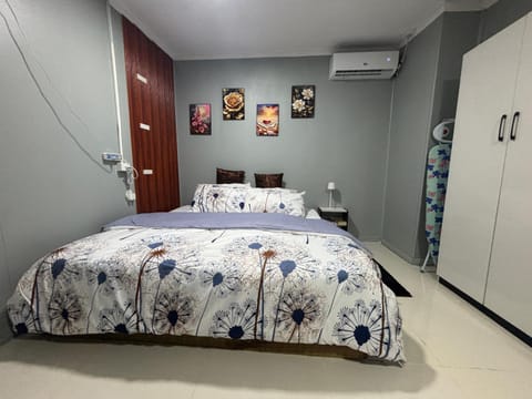 Bedroom, wardrobe, air conditioner