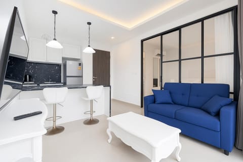 Kitchen or kitchenette, Living room, Seating area