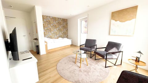 Communal lounge/ TV room, TV and multimedia, Living room, Seating area