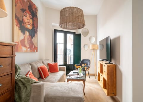 TV and multimedia, Living room, Seating area, Evening entertainment