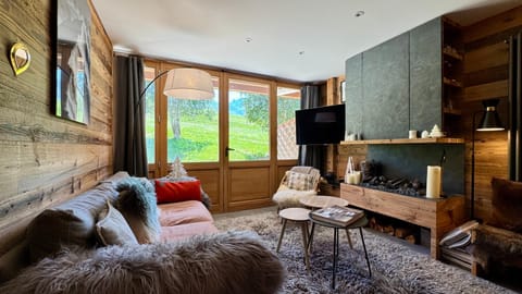 TV and multimedia, Living room, Mountain view