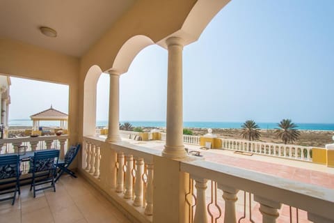 Day, Balcony/Terrace, Seating area, Beach, Sea view