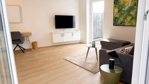 Communal lounge/ TV room, TV and multimedia, Living room, Seating area