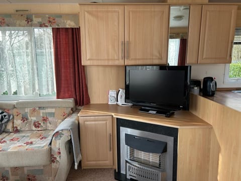 Communal lounge/ TV room, TV and multimedia, Living room