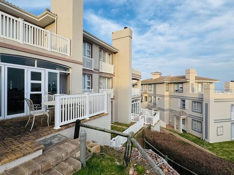 Property building, Balcony/Terrace