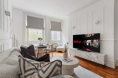 Communal lounge/ TV room, TV and multimedia