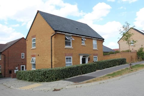 Modern Home for work and leisure in Oxfordshire Apartment in Didcot