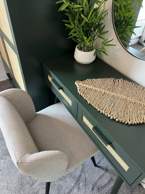 Seating area, Bedroom