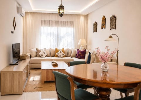 Communal lounge/ TV room, TV and multimedia, Living room, Dining area