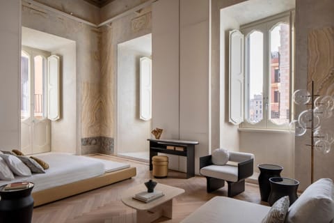 Photo of the whole room, Seating area