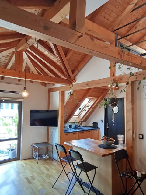 TV and multimedia, Kitchen or kitchenette, Living room
