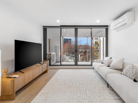 Communal lounge/ TV room, TV and multimedia, Living room, Evening entertainment, air conditioner