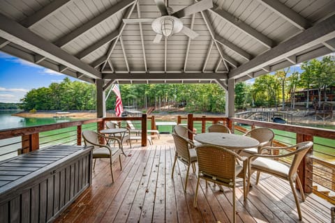 Gleesome Inn House in Blue Ridge Lake